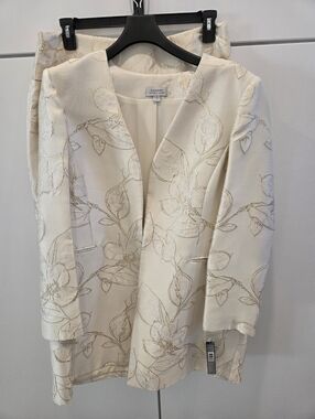 Tahari Cream Floral Metallic-Thread 2 Piece Blazer Jacket and Skirt Suit
